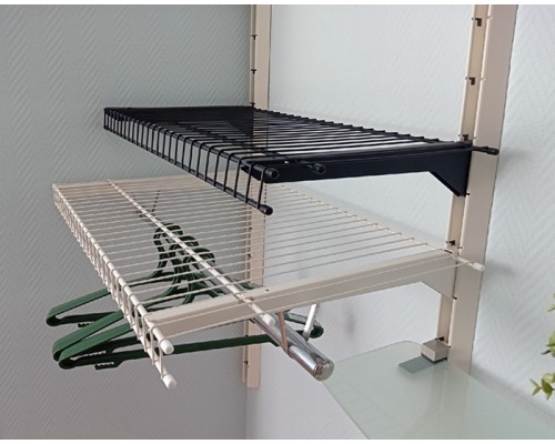 Гардеробная с выдвижными сетчатыми корзинами